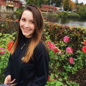 Meet your Posher, Olivia